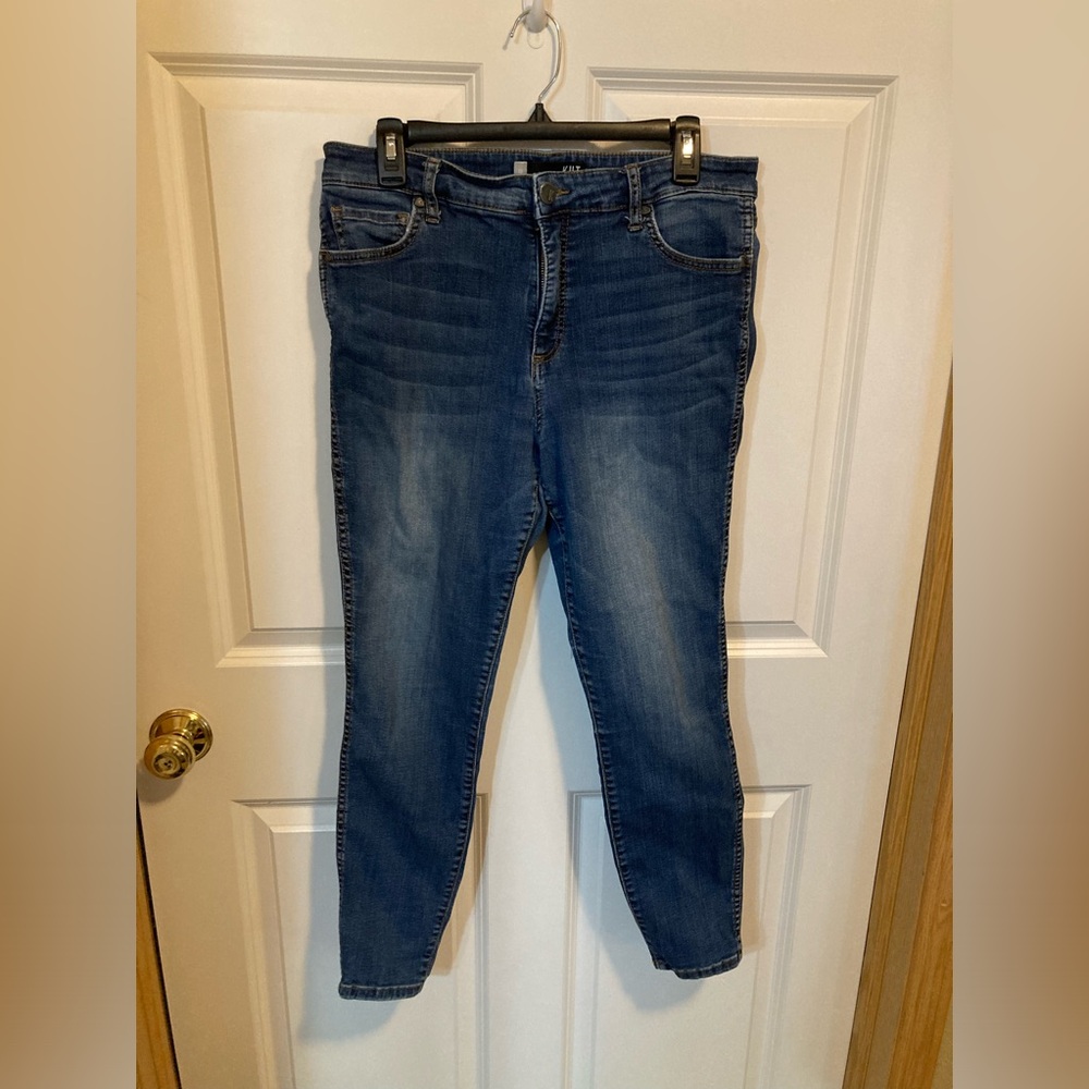 Kit from the Kloth women’s skinny jeans